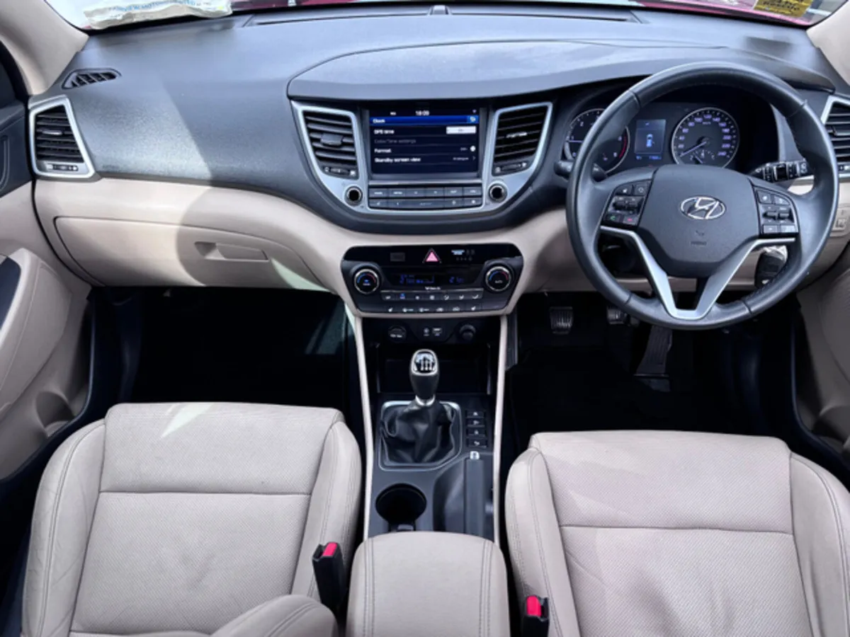 HYUNDAI TUCSON EXECUTIVE DIESEL // CREAM LEATHER - Image 2