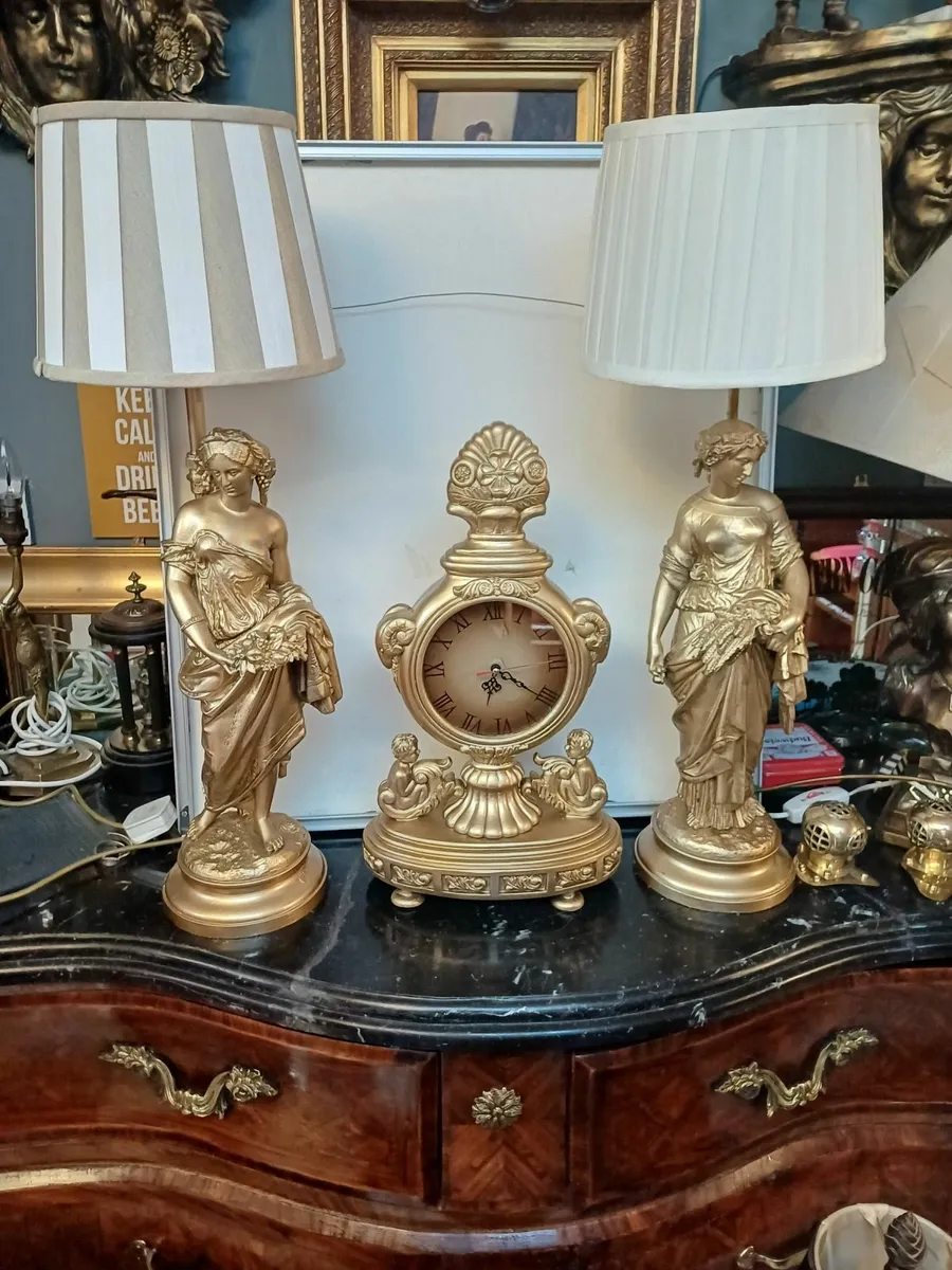 2 lamps and matching clock