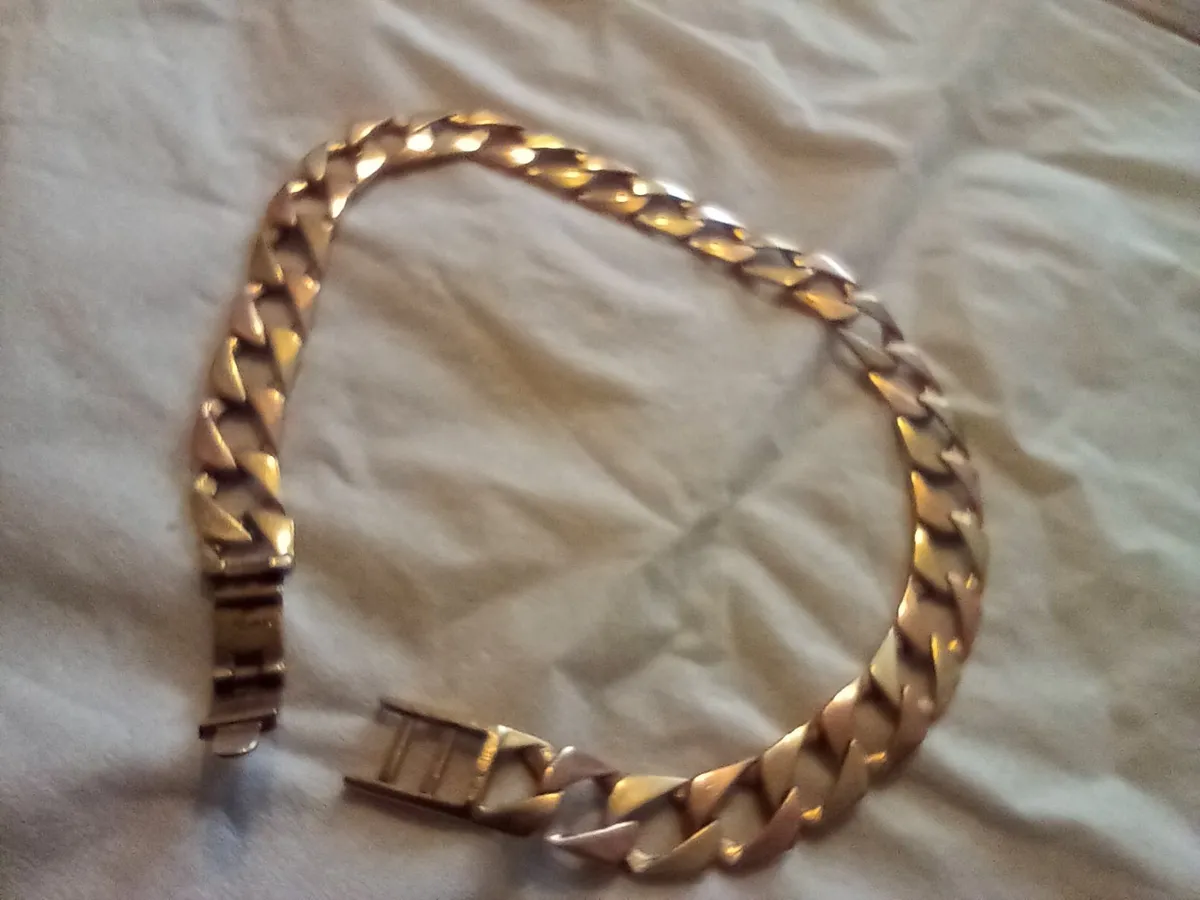 Gents 8 inch 9 CT gold curb bracelet - Image 1