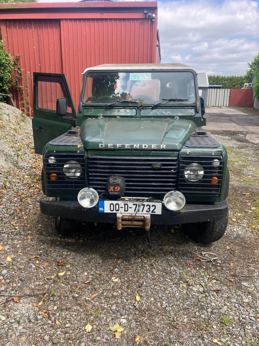 Land Rover Defender 2000 - Image 1