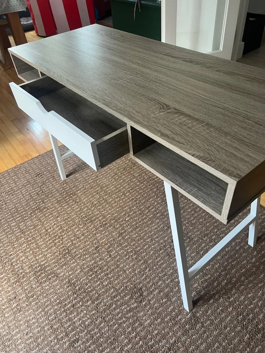 Desk - Image 4