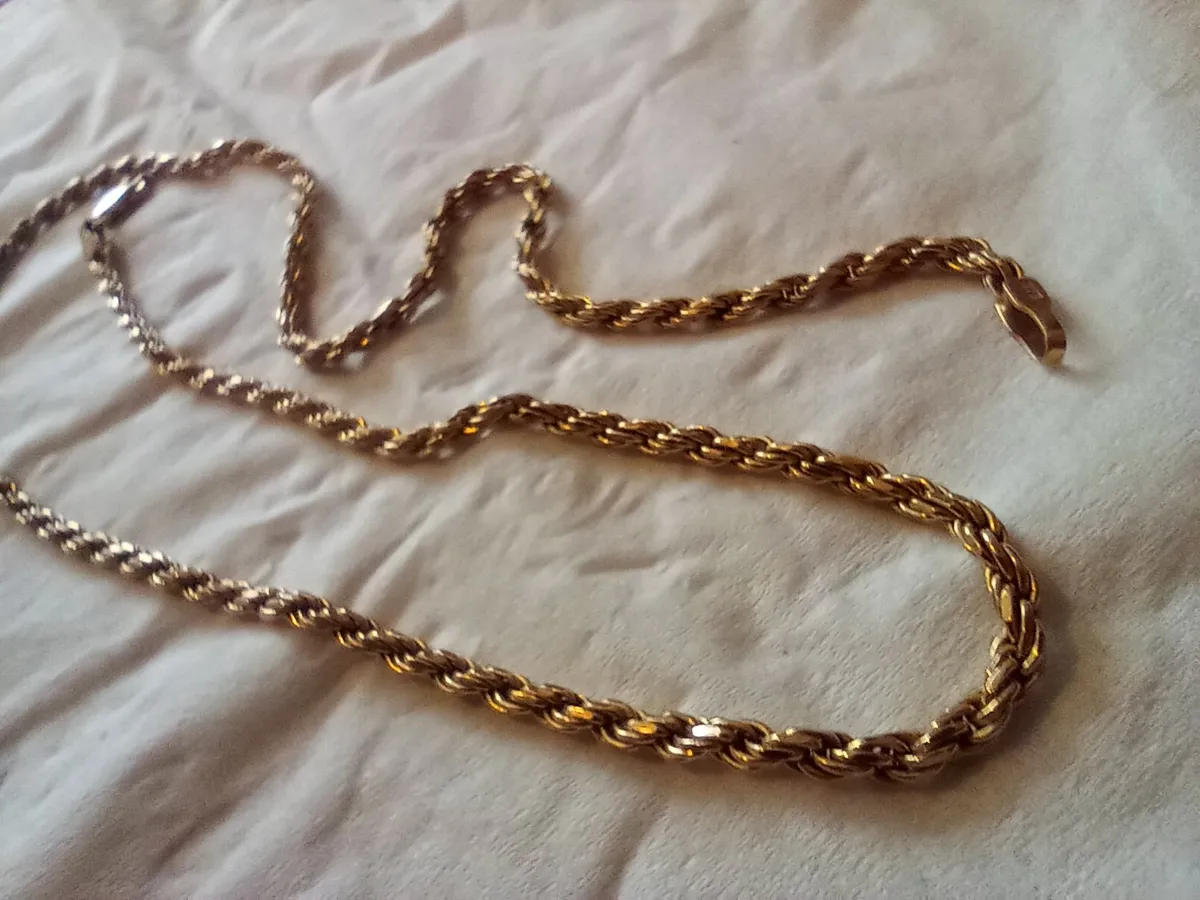 9 CT solid yellow gold choker necklace 16 inch - Image 1