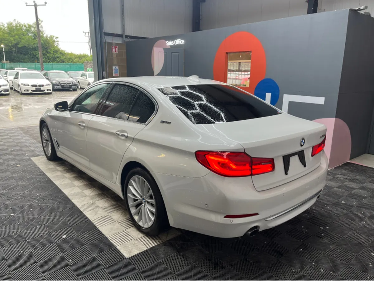 BMW 5-Series 530ELUXURY SUNROOF 2.0 HYBRID / 31k K - Image 4