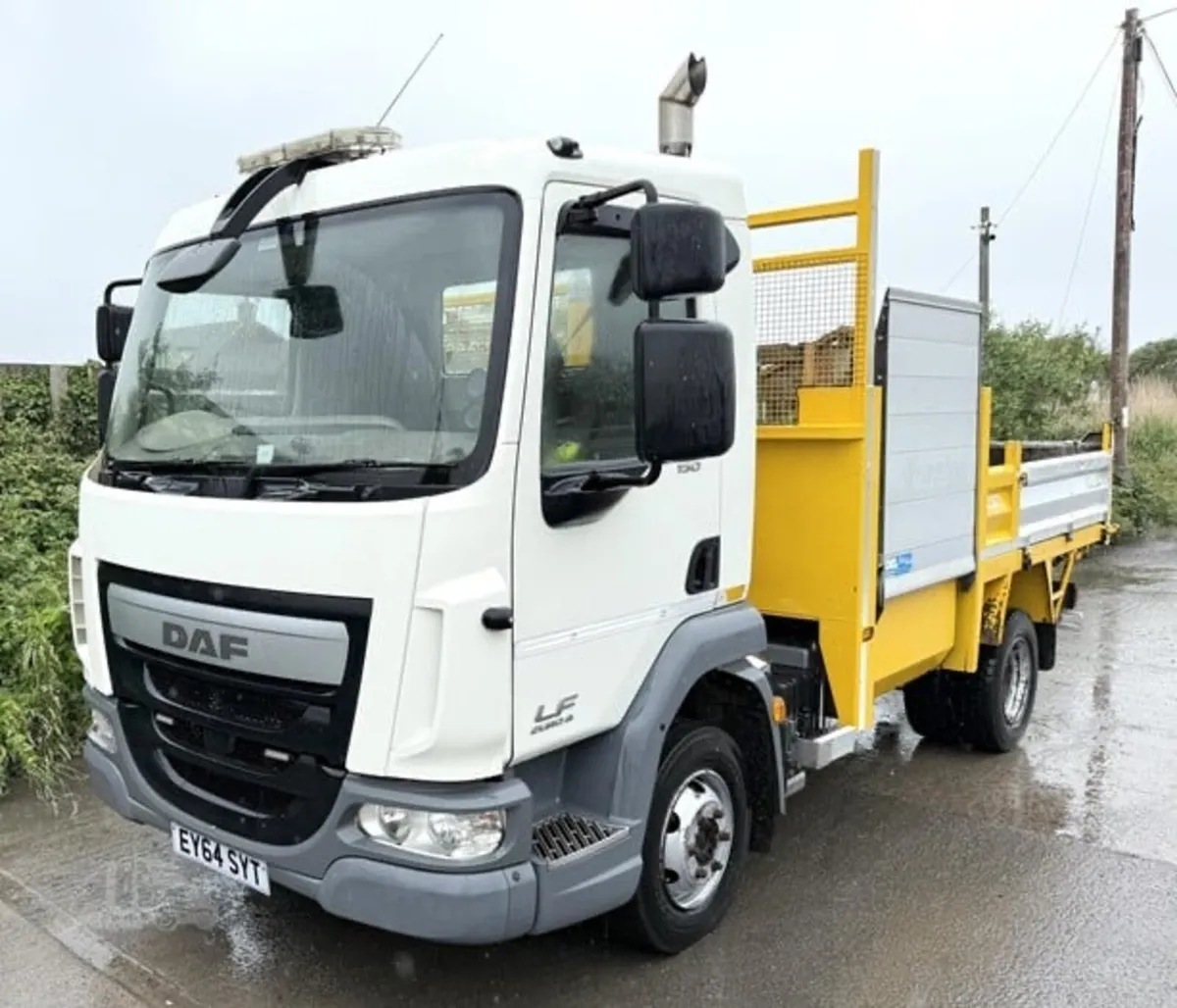 7.5 ton Daff tipper - Image 1
