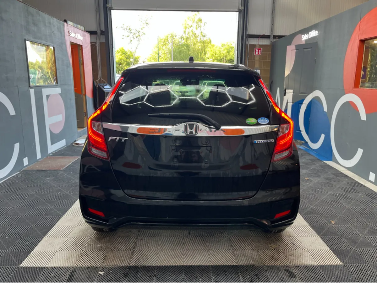 Honda Fit HONDA FIT L HALF LEATHER 1.5 HYBRID / 92 - Image 4