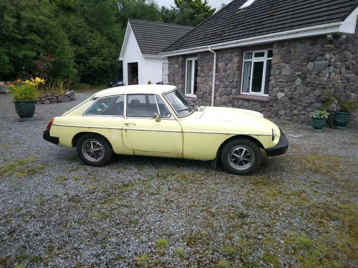 1976 MGB GT and parts - Image 2