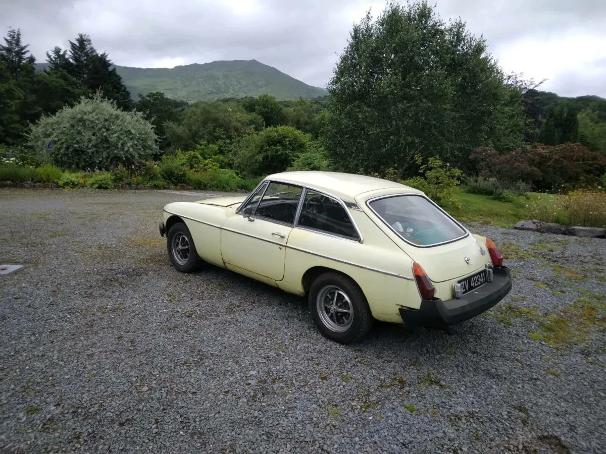 1976 MGB GT and parts - Image 4