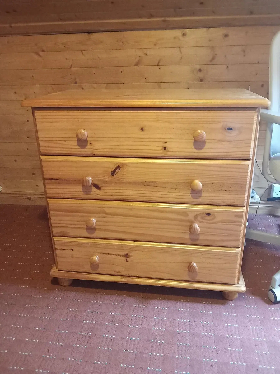 chest of drawers