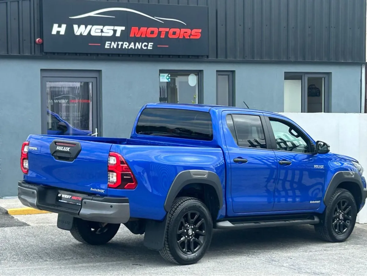 Toyota HiLux Invincib X D-4d 4WD X - Image 3