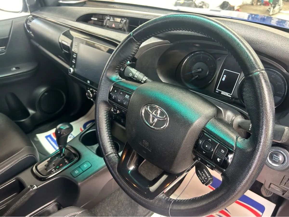 Toyota HiLux Invincib X D-4d 4WD X - Image 4