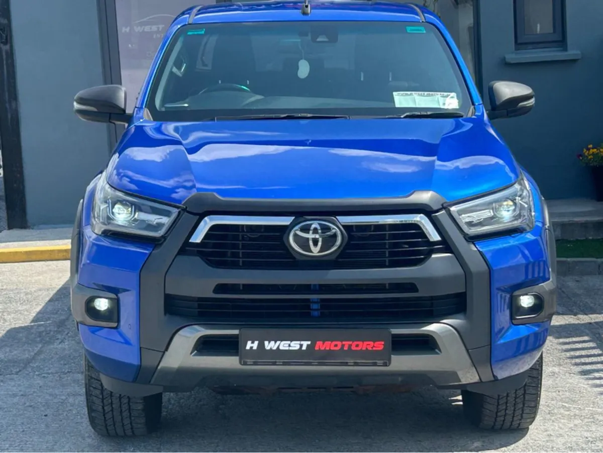 Toyota HiLux Invincib X D-4d 4WD X - Image 4