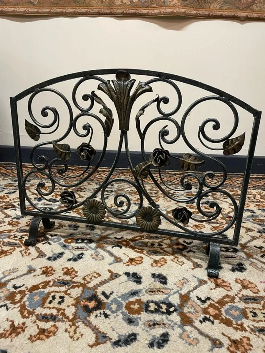 Beautiful Vintage Cast Iron Fireplace Screen. - Image 1
