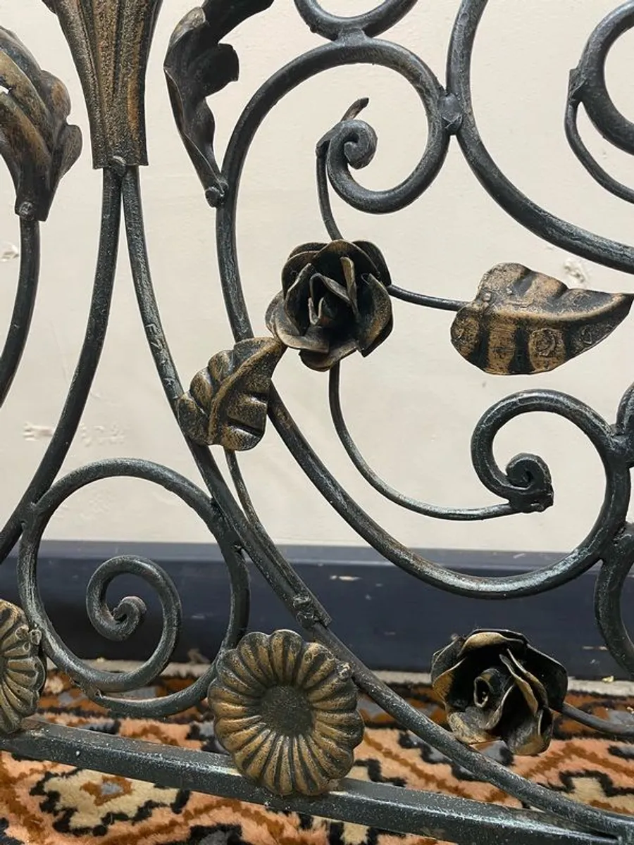 Beautiful Vintage Cast Iron Fireplace Screen. - Image 3