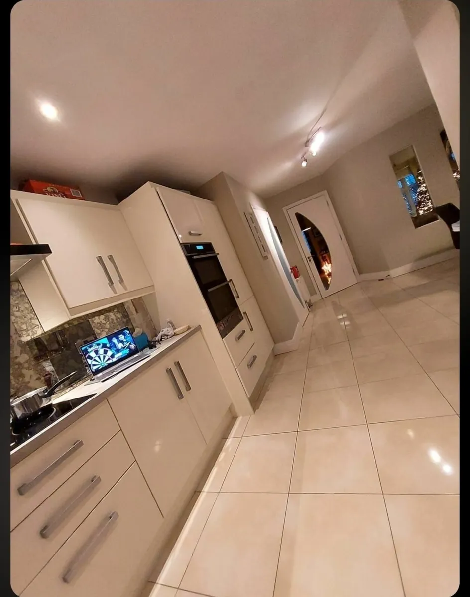 Kitchen units complete with appliances - Image 1