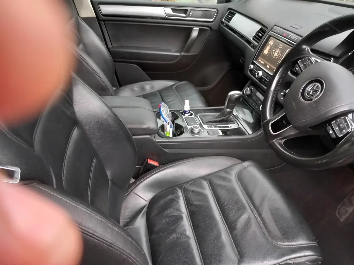Volkswagen Touareg 2015 - Image 2