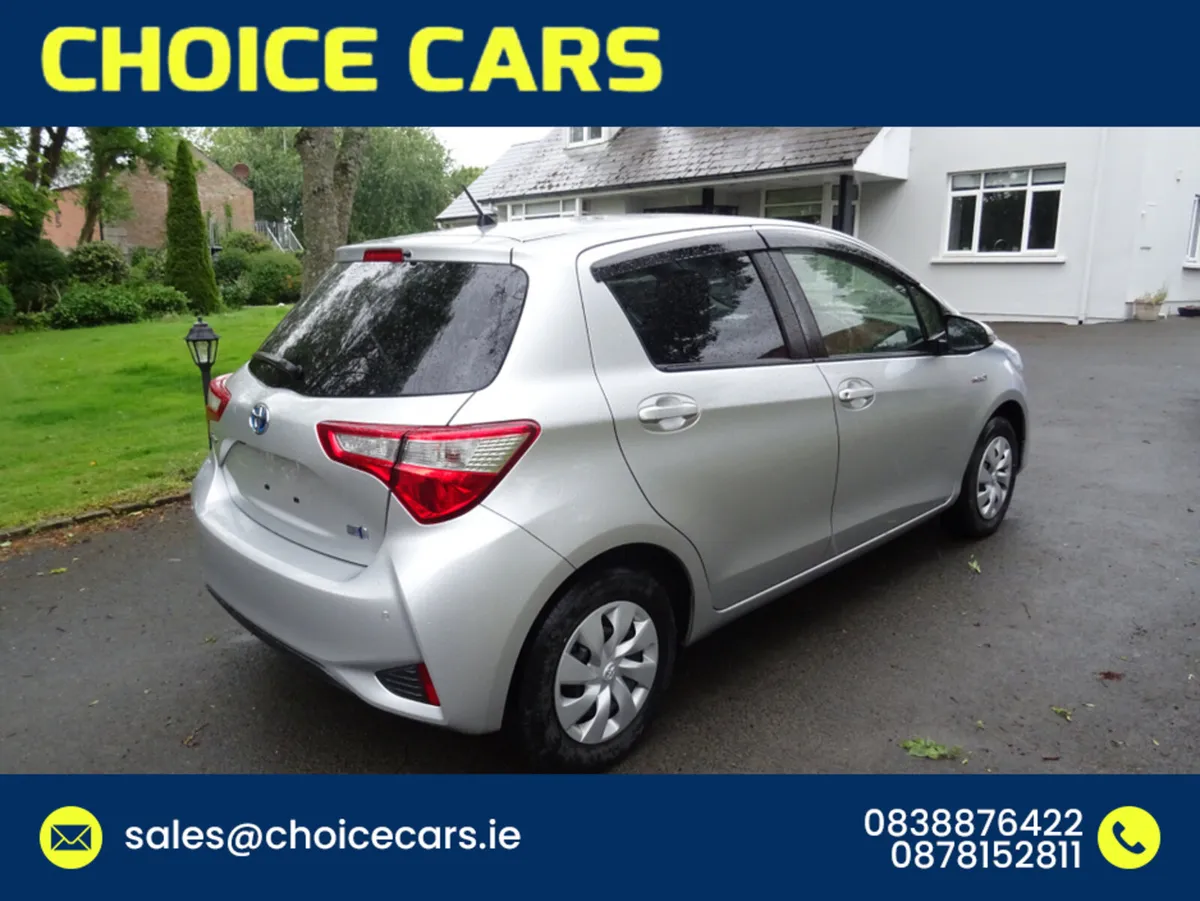 Toyota Yaris 1.5 AUTO HYBRID ANDROID AUTO - Image 4
