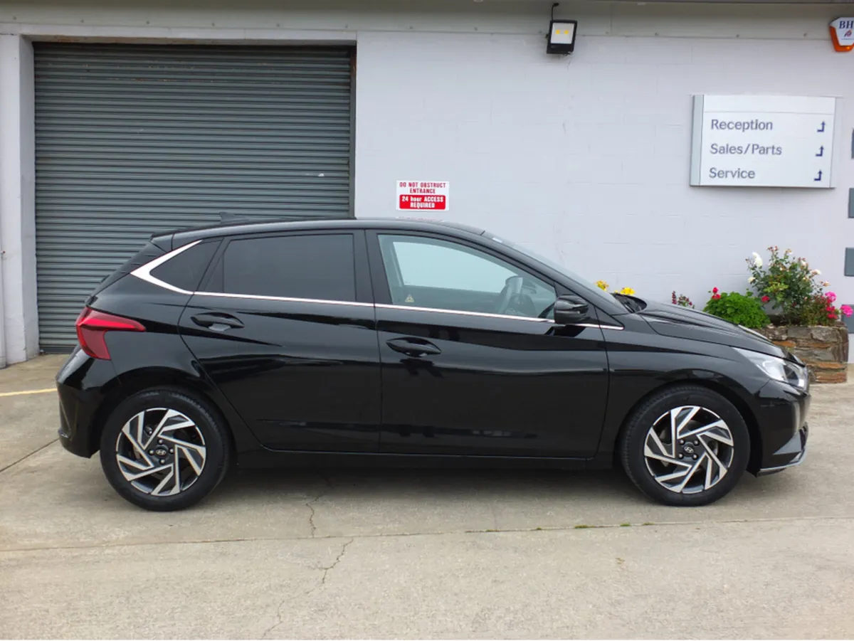 Hyundai i20 Automatic - Image 2