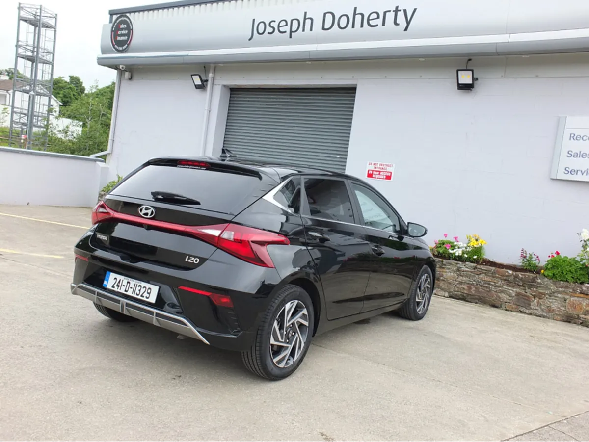 Hyundai i20 Automatic - Image 4