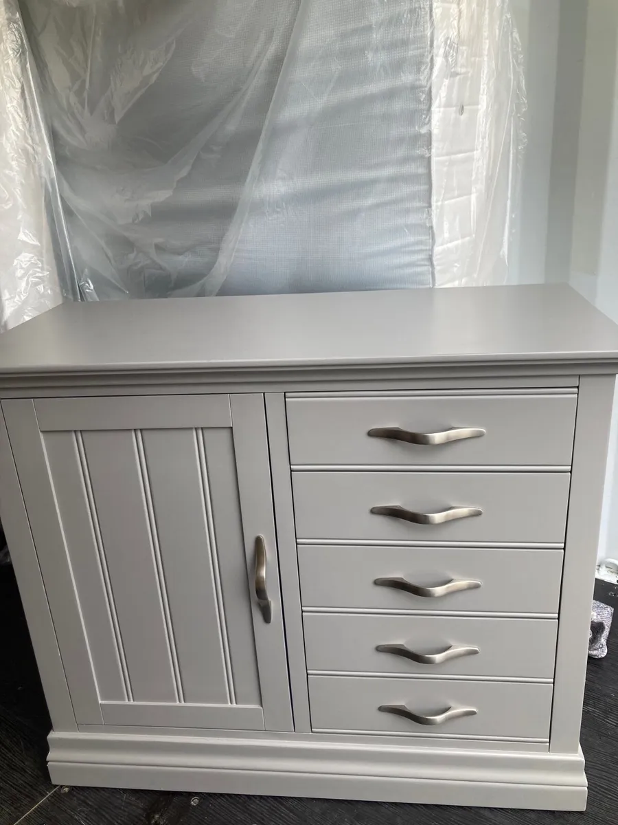Bedroom unit - Image 1