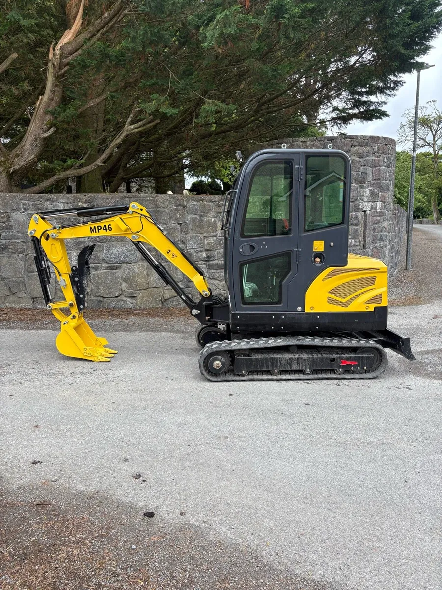 New 2.5 ton mini digger - Image 1