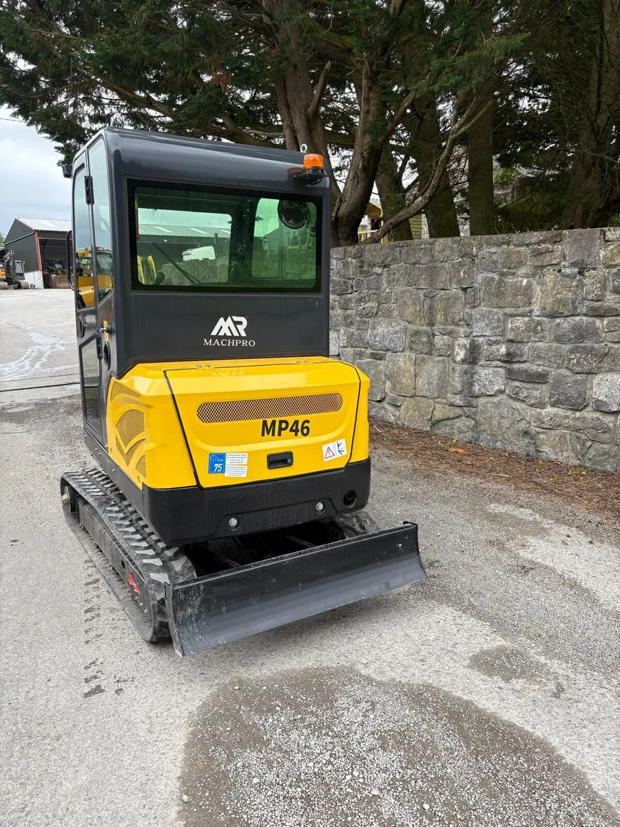 New 2.5 ton mini digger - Image 3