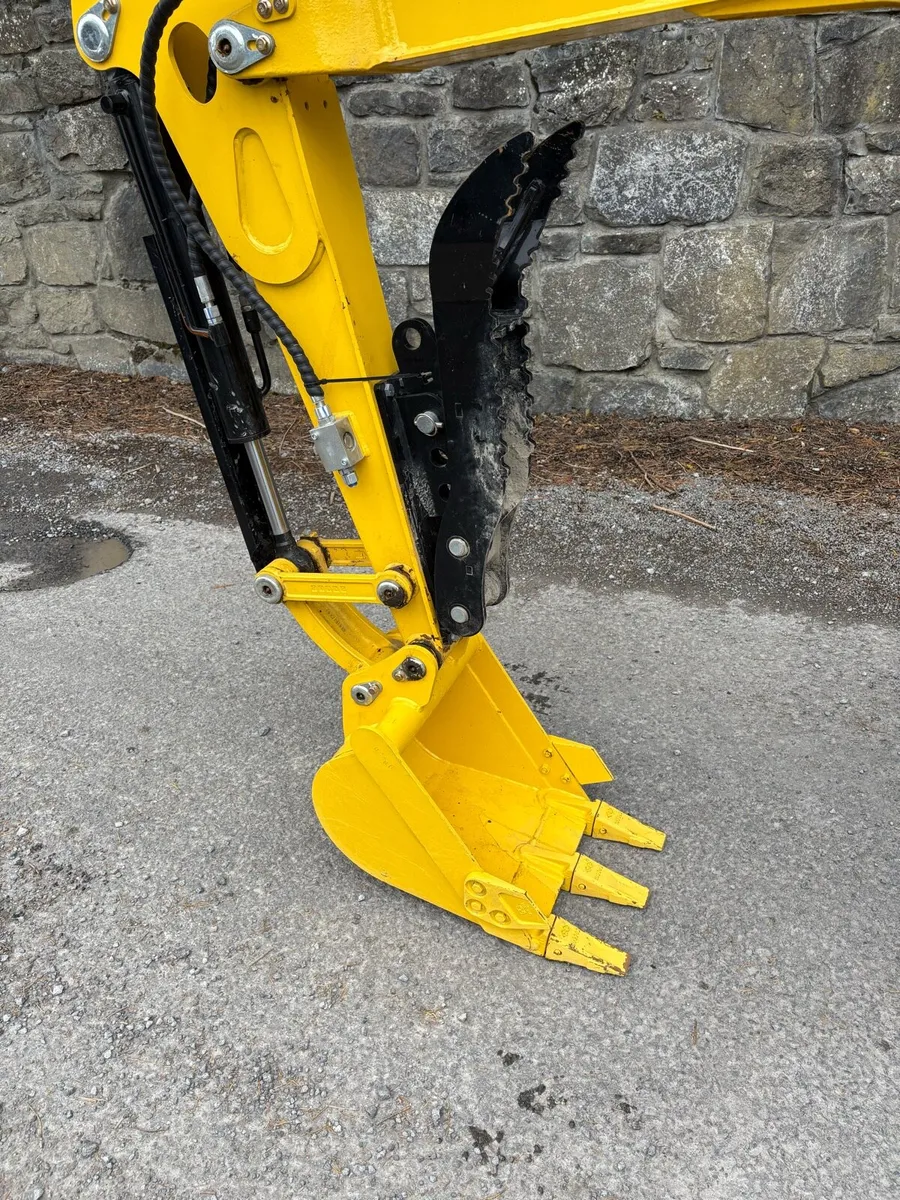 New 2.5 ton mini digger - Image 4