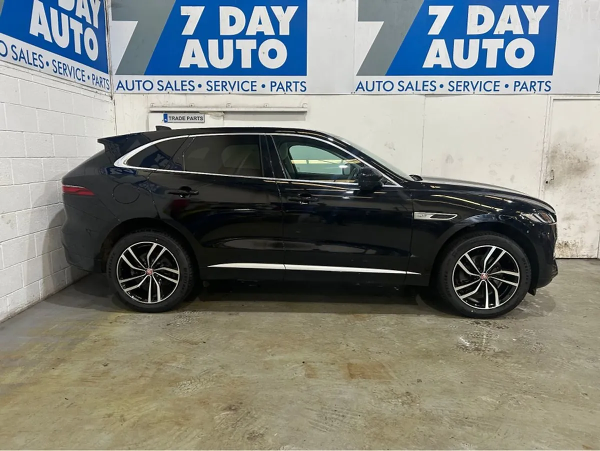 Jaguar F- PACE New Model 2.0 D PAN Roof AWD - Image 3