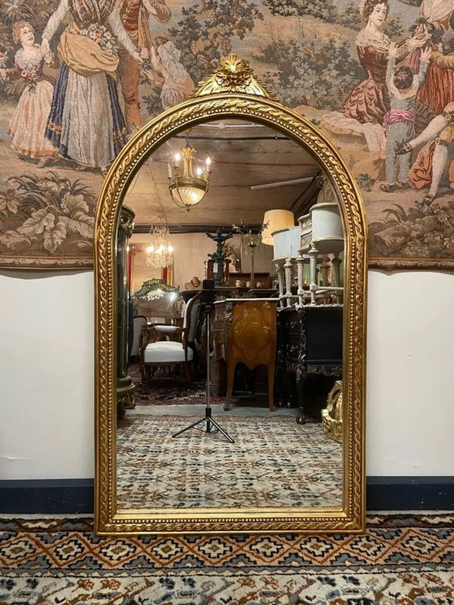 Arch Top Gilt-Wood Decorative Mirror - Image 1