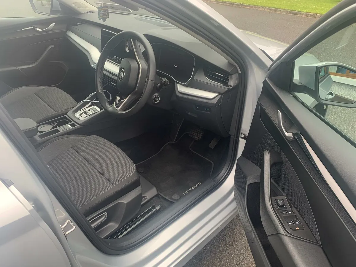 SKODA Octavia Estate - Image 4