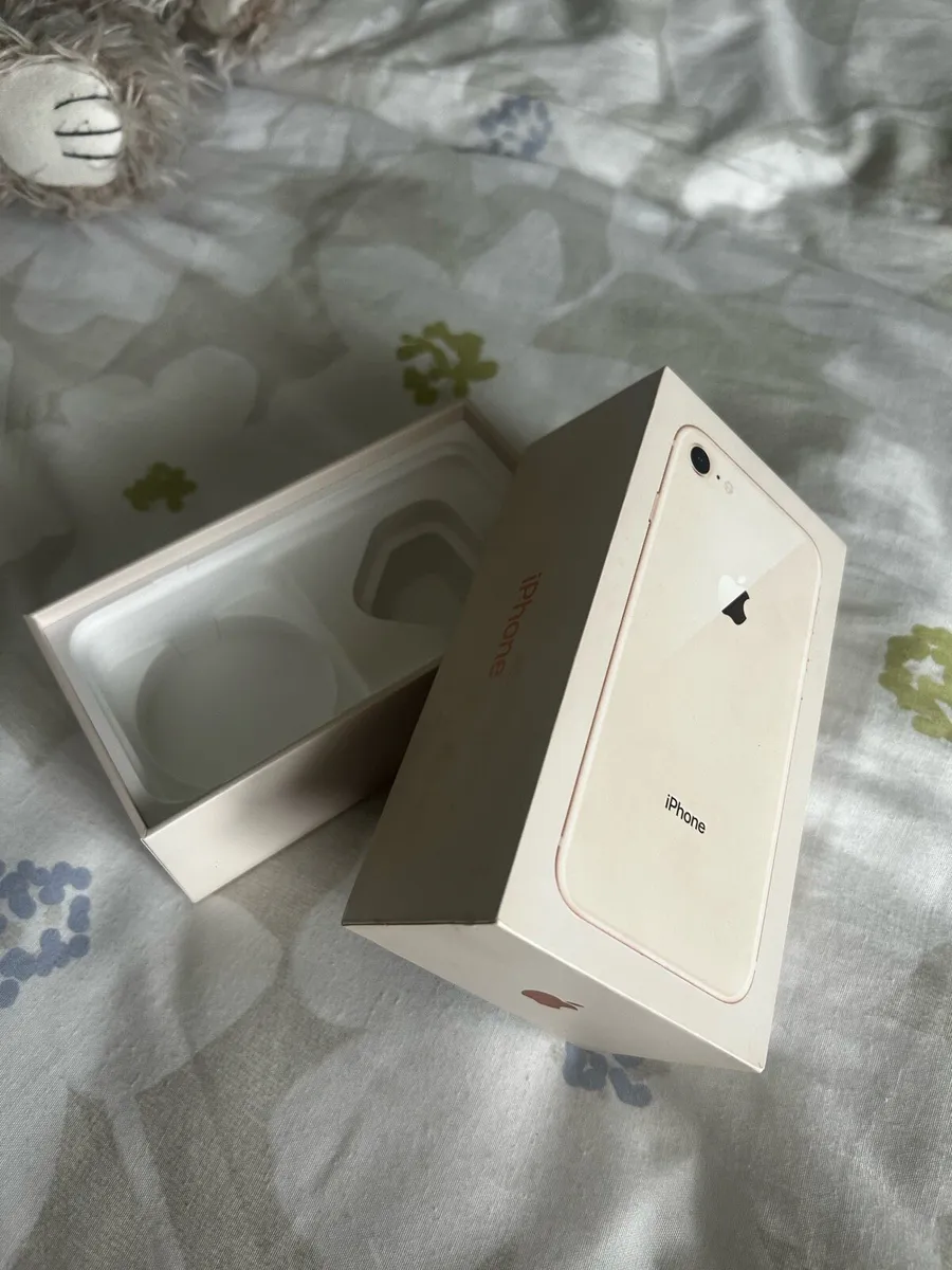 iPhone 8 box - Image 1