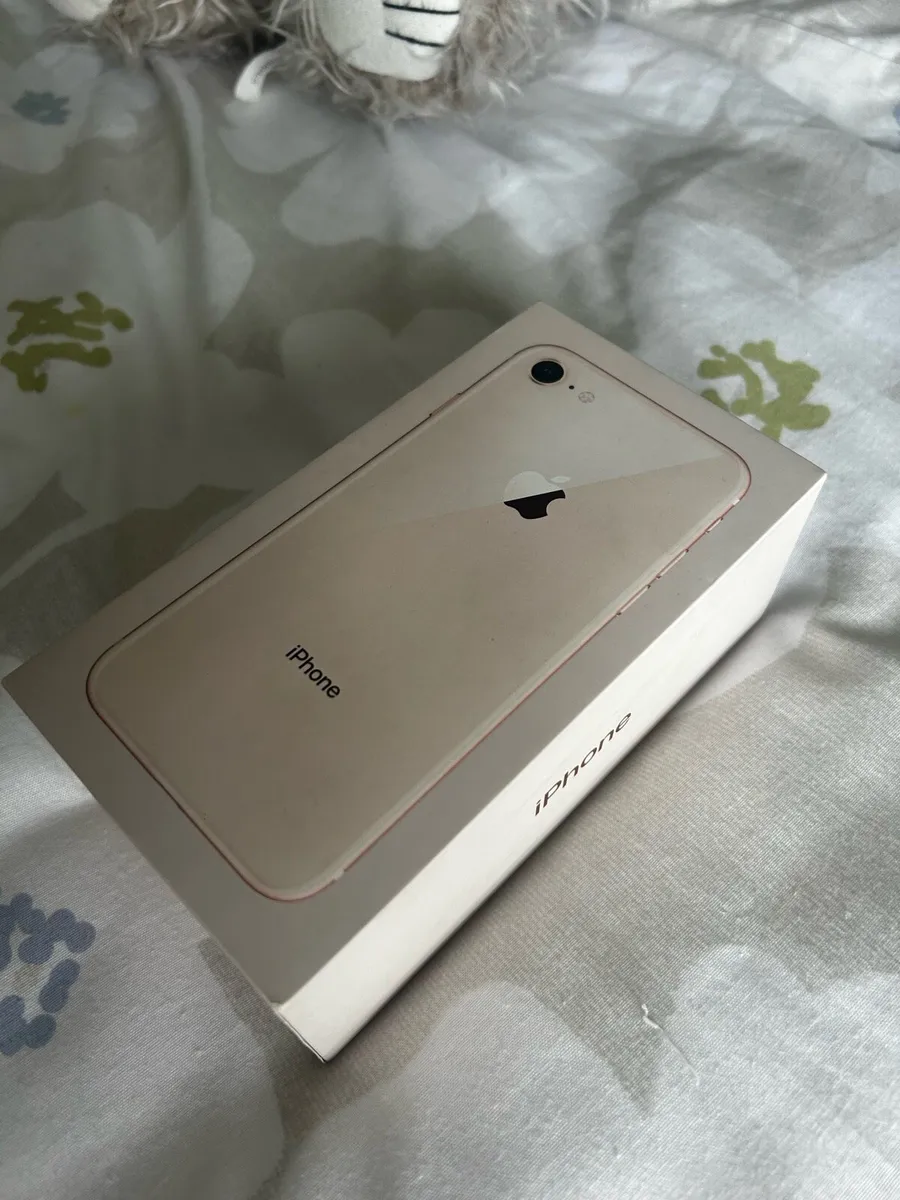 iPhone 8 box - Image 2