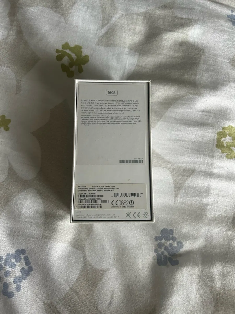 iPhone 5s box - Image 3