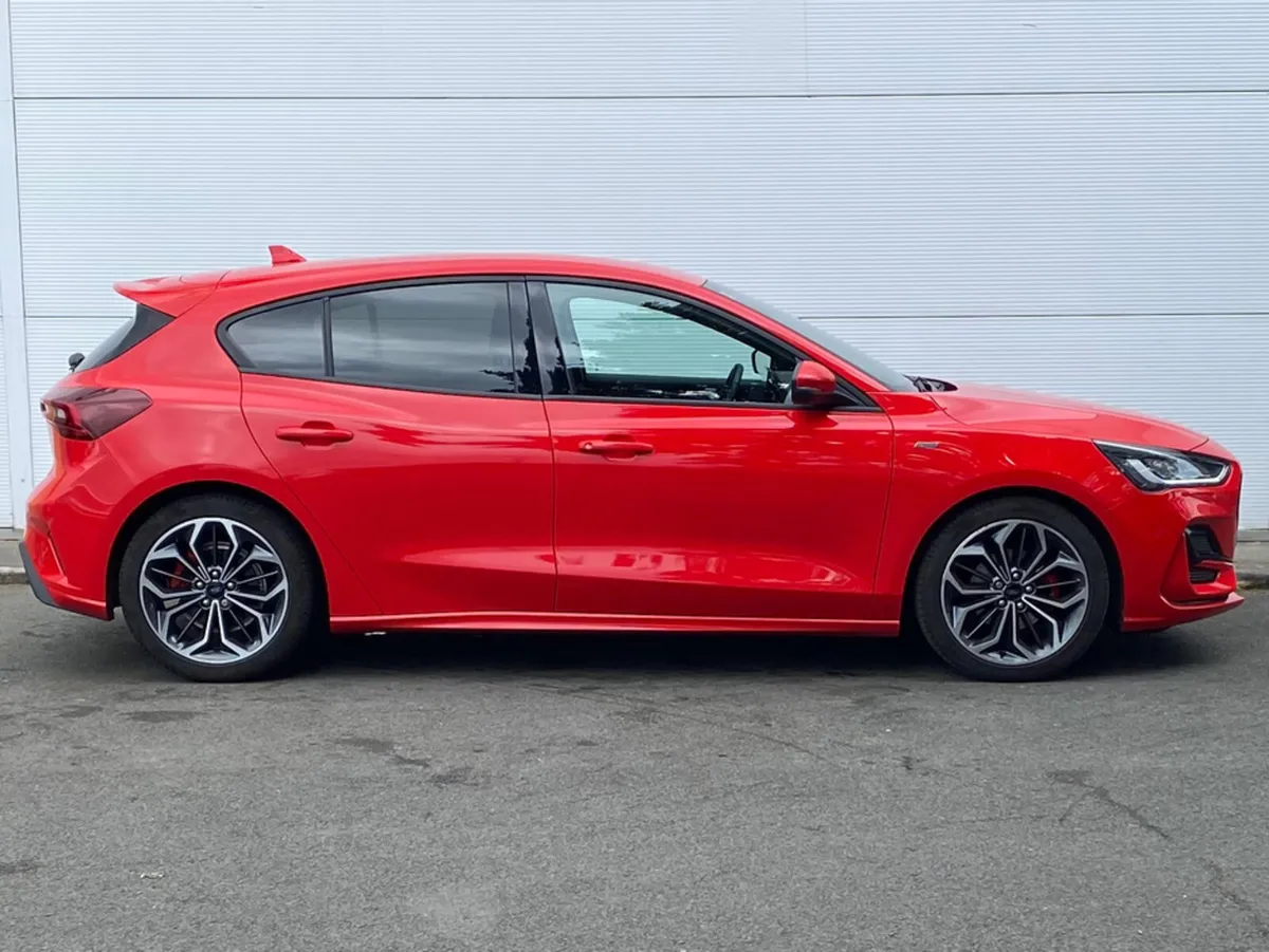 Ford Focus ST-LINE X 1.0L ECOBOOST - Image 2