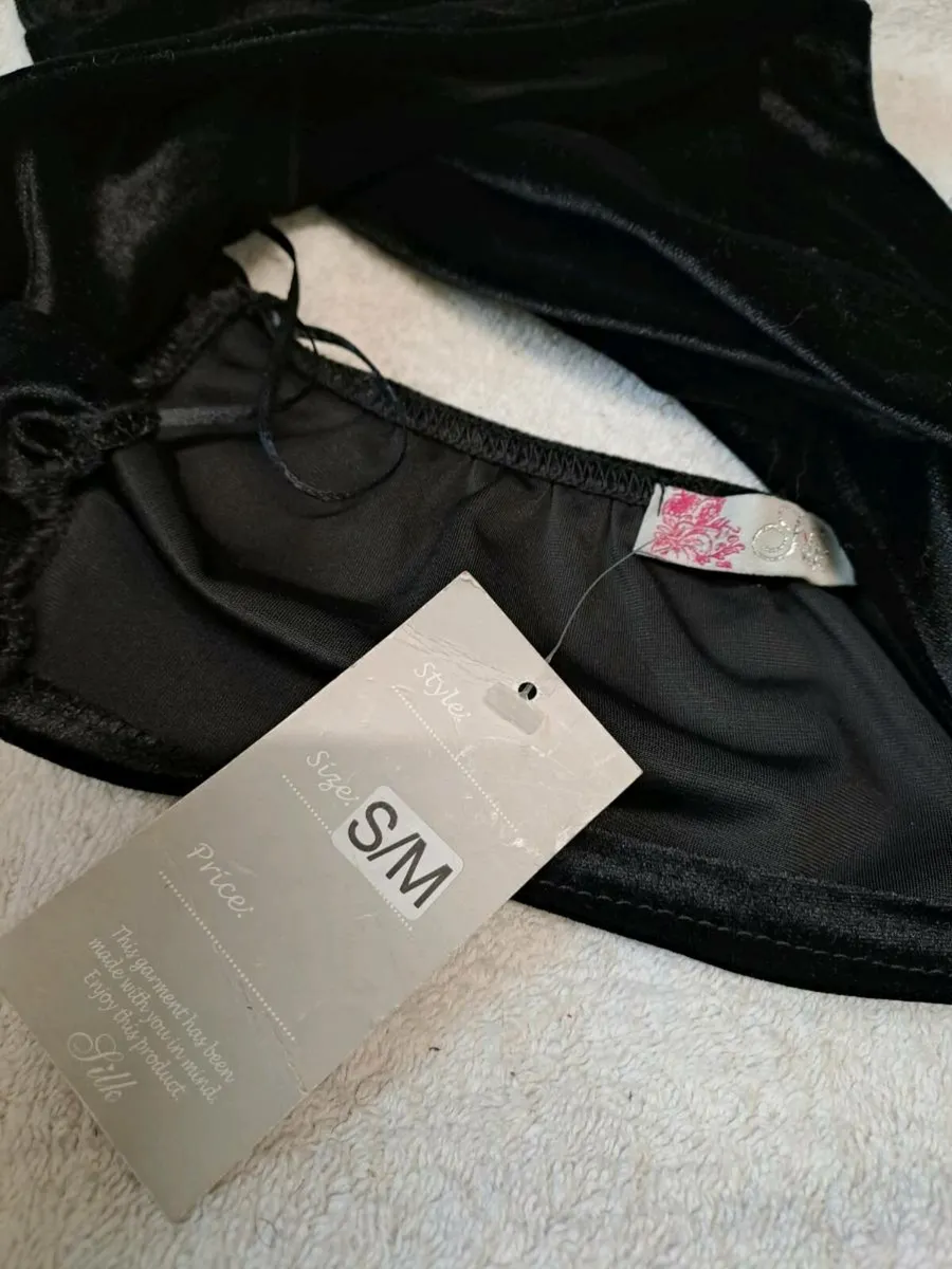 Black velvet Top size s / m free - Image 2