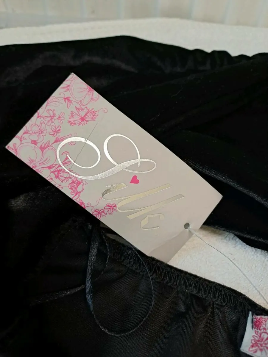 Black velvet Top size s / m free - Image 4