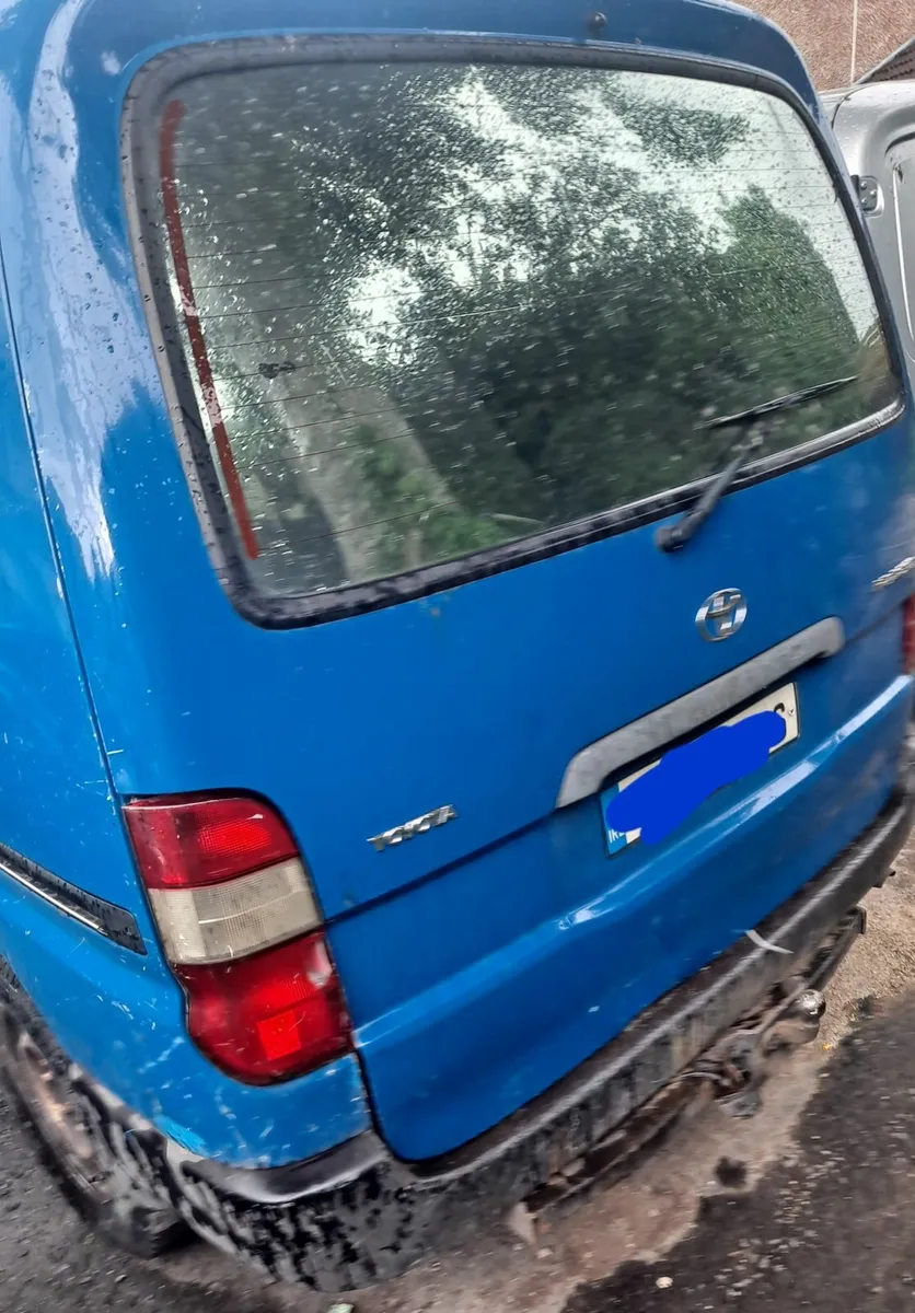 Toyota hiace van - Image 2