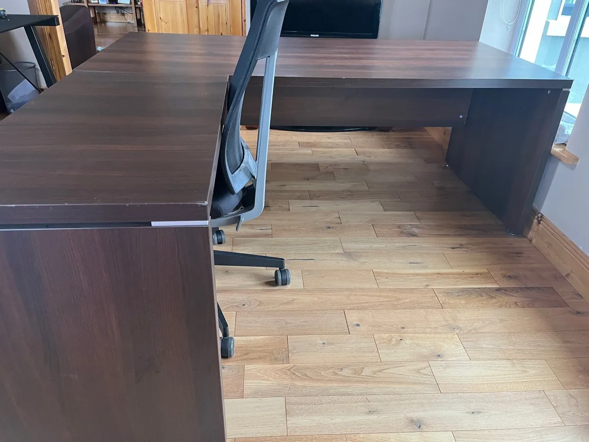 Desk - Image 4