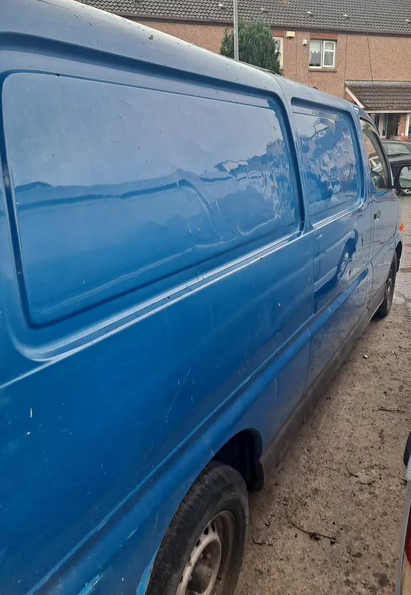 Toyota hiace van - Image 3