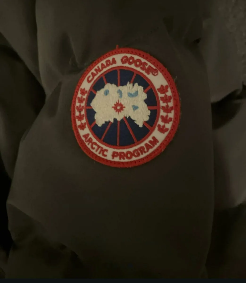 Canada goose jacket - Image 3