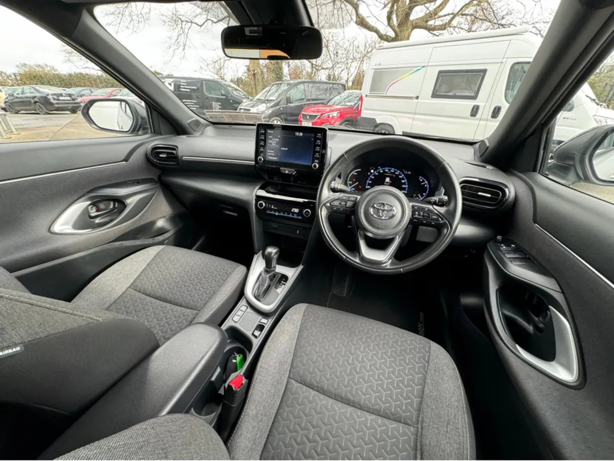 Toyota Yaris Cross CR LUNA SPORT | 4DR | AUTO - Image 3