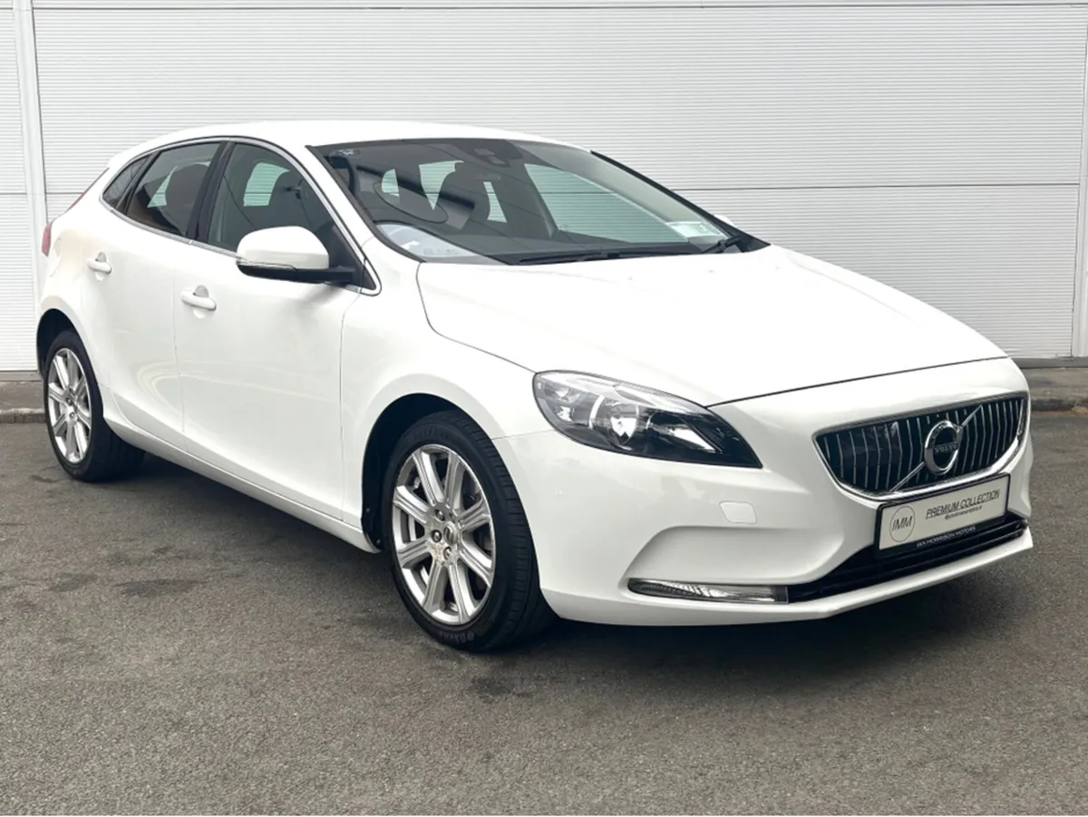 Volvo V40 D2 INSCRIPTION GT 5DR AUTO - Image 1