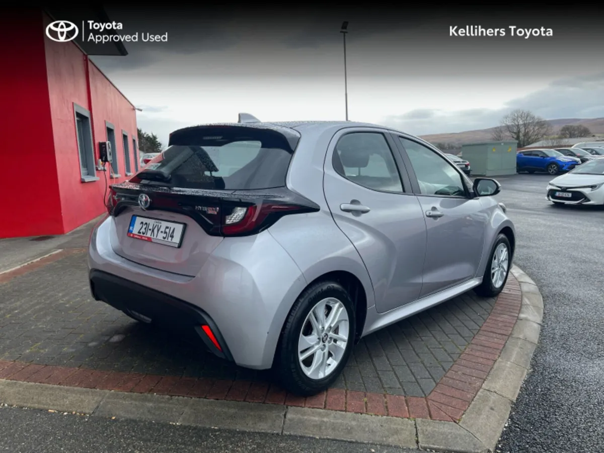 Toyota Yaris HYBRID ELECTRIC LUNA - Image 2