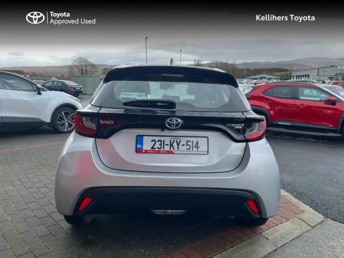 Toyota Yaris HYBRID ELECTRIC LUNA - Image 4