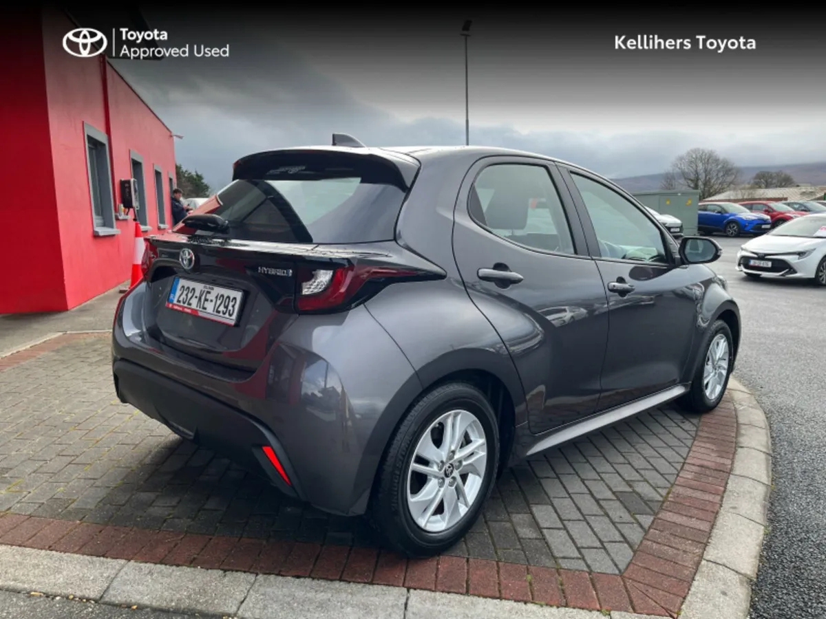 Toyota Yaris YARIS 1.5 HYBRID LUNA - Image 2
