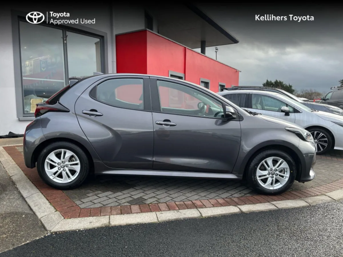 Toyota Yaris YARIS 1.5 HYBRID LUNA - Image 3