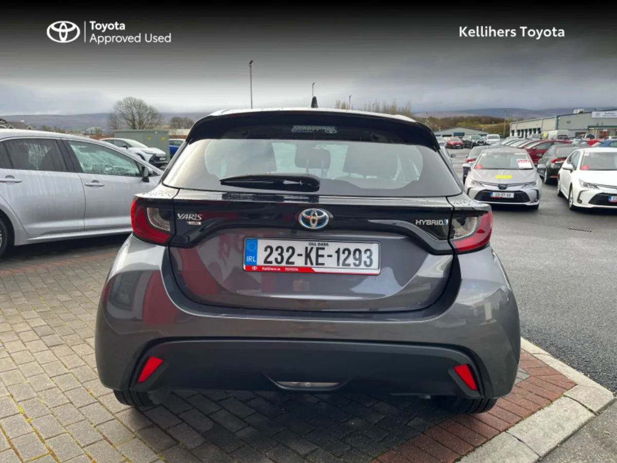 Toyota Yaris YARIS 1.5 HYBRID LUNA - Image 4