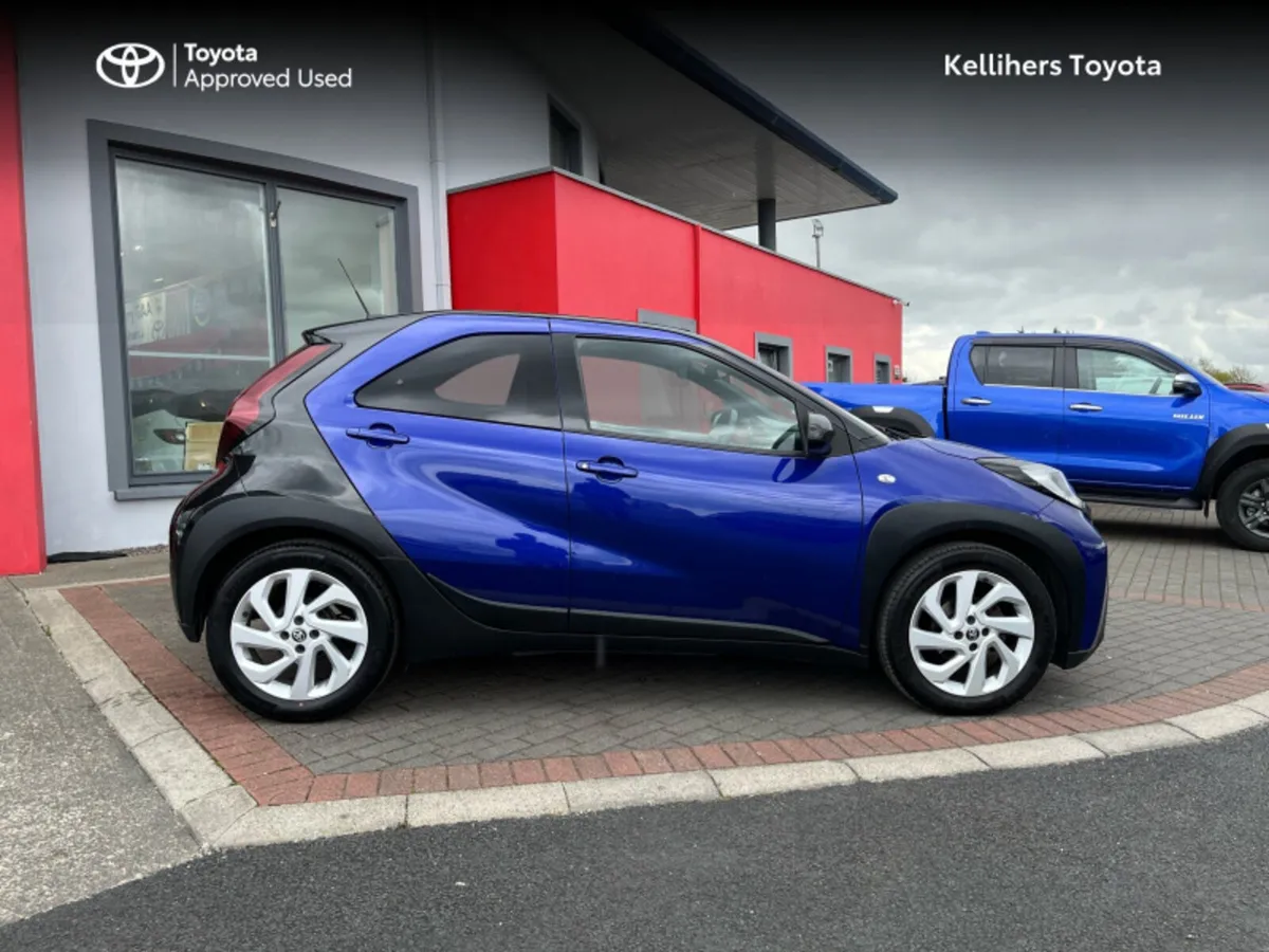 Toyota Aygo X 1.0 DESIGN BITONE - Image 3