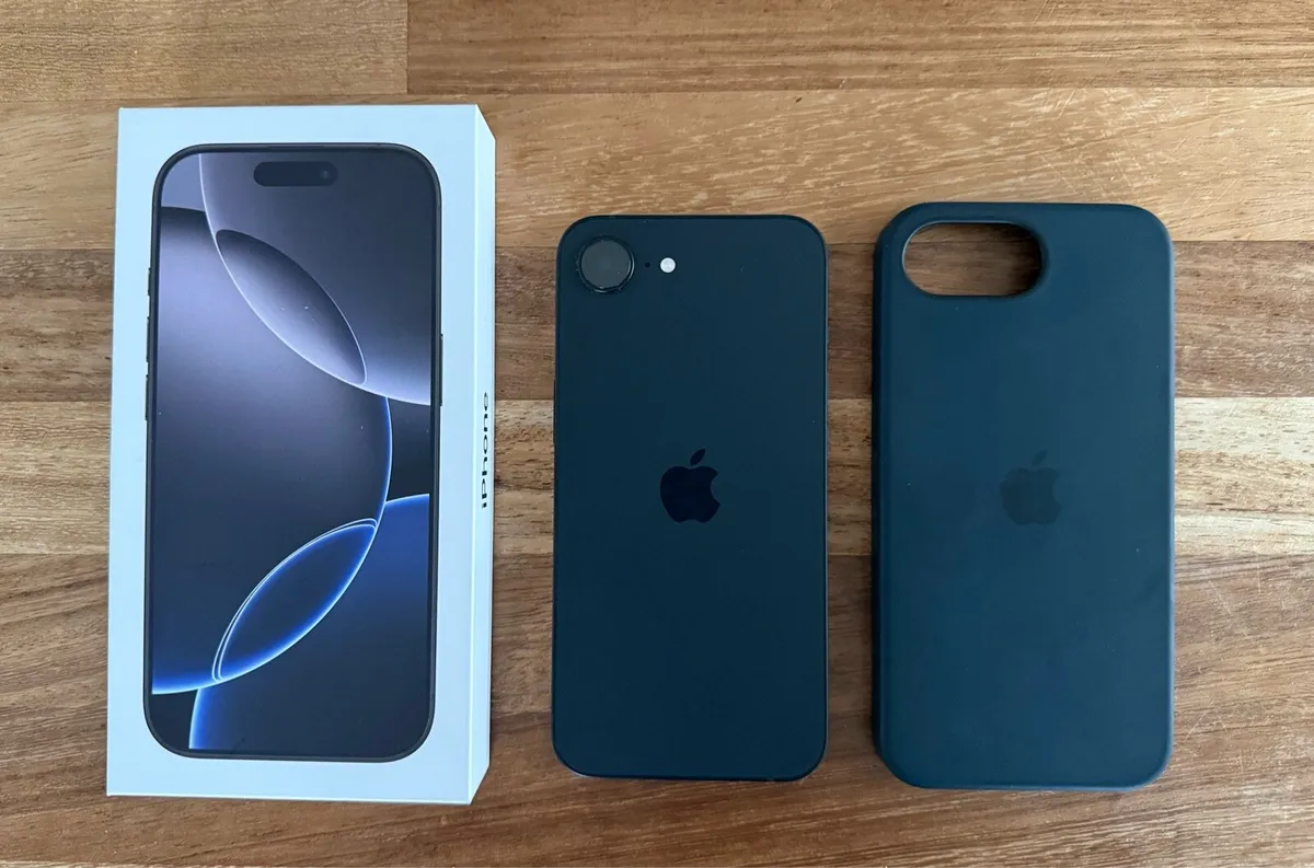 iPhone 16e 256 GB (2 weeks old) - Image 3
