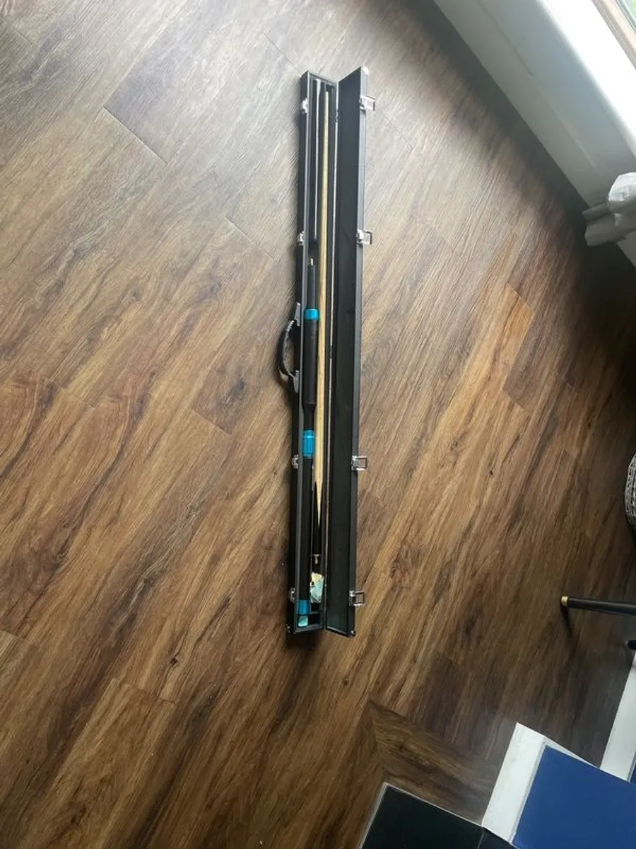 Snooker/pool cue, case & extensions - Image 1