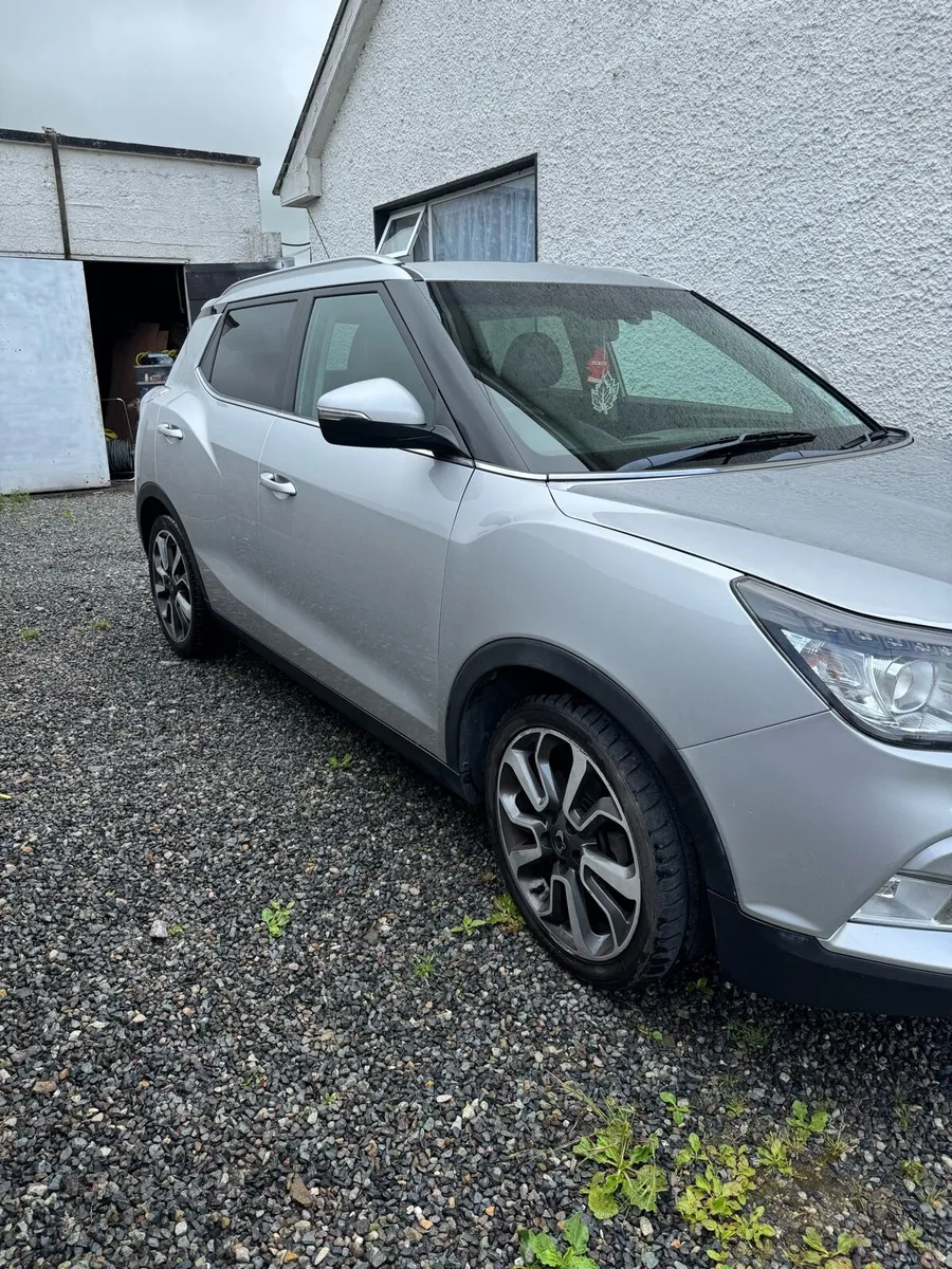 Ssangyong Tivoli 4x2 El Crossover 5 DR - Image 2